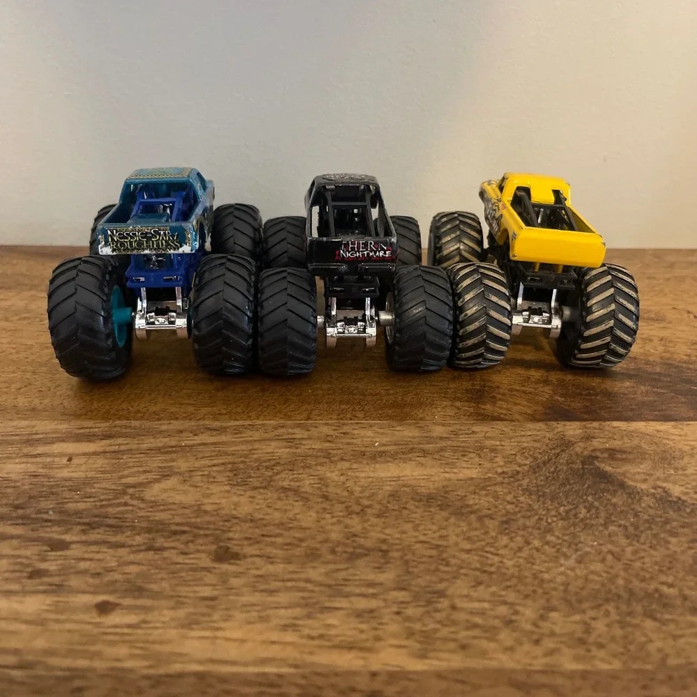 Hot Wheels 1:64 Monster Jam Trucks Multi Northern Nightmare Titan Nessie